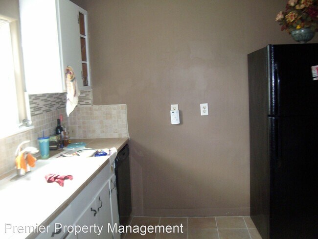 Building Photo - 3 br, 1.5 bath House - 606 E 14th Street