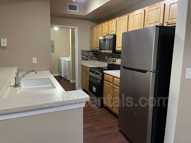 Foto del edificio - 10075 Gate Pkwy N