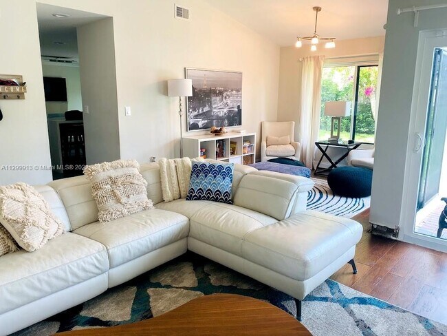Foto del edificio - 521 Mulberry Ln