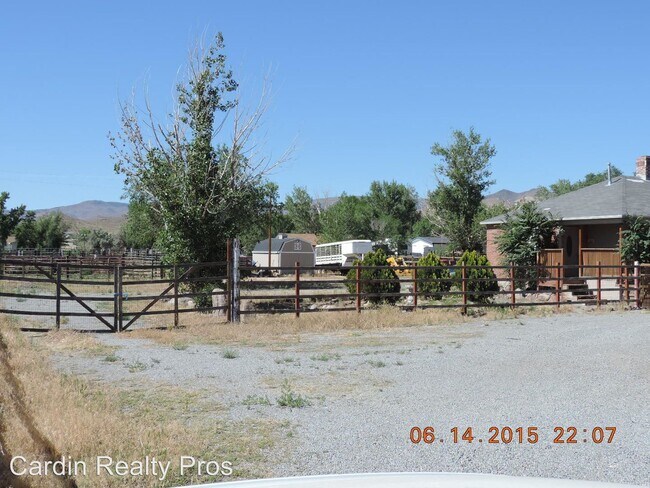 Building Photo - 2 br, 1 bath House - 1015 Truckee Lane