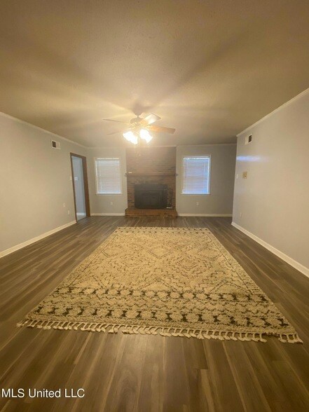 Foto del edificio - 144 Vaughn Ln