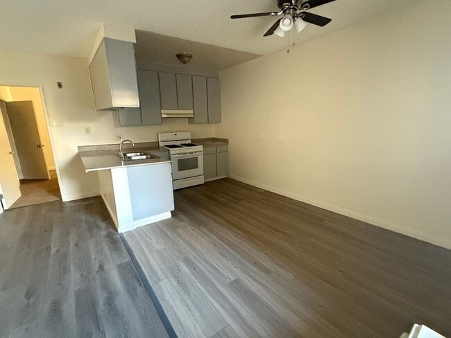 Building Photo - 7147 Greeley St., Tujunga