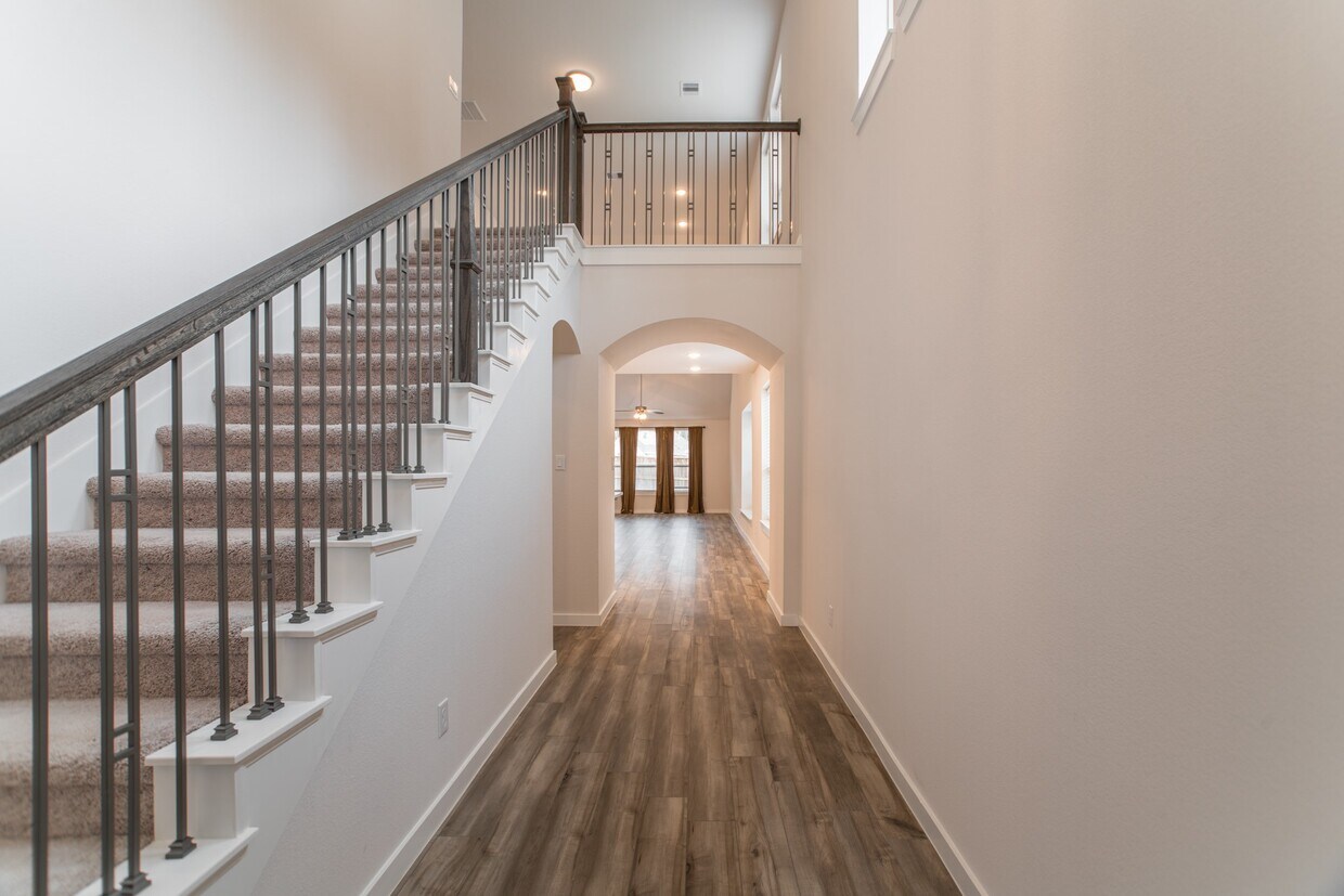 Foto principal - 7397 Mount Greylock Lp