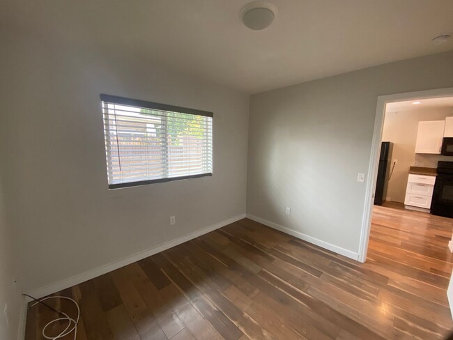 Foto del edificio - 1 Bed, 1 bath single story ADU in Central ...