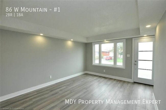 Building Photo - Welcome home to this warm and inviting upp...