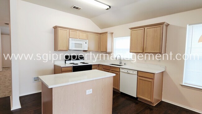Building Photo - 3003 Elderberry Dr
