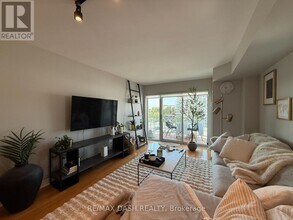 Building Photo - 600-600 Queens Quay W
