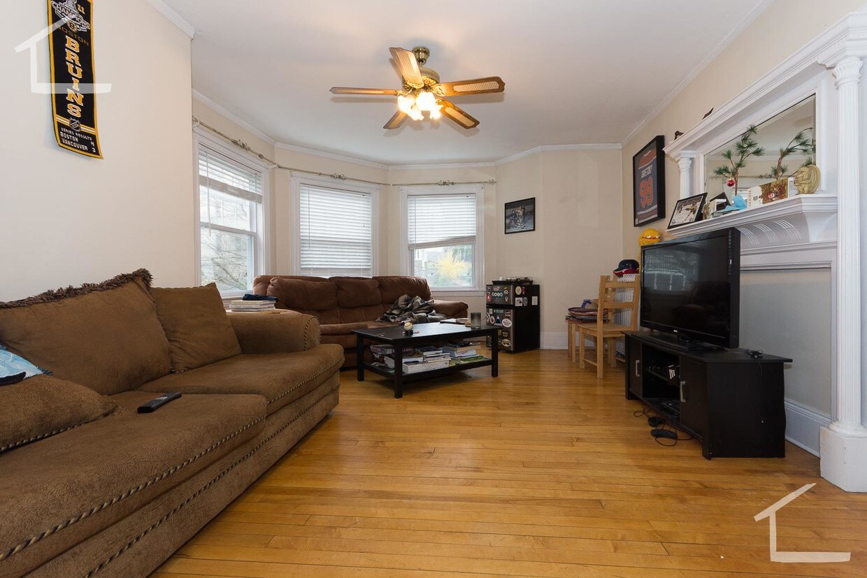 Primary Photo - 26 Mapleton St