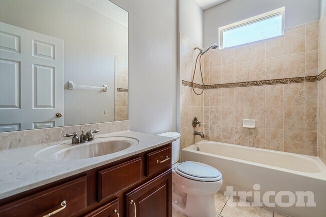 Foto del edificio - 11409 Blue Lilac Ave