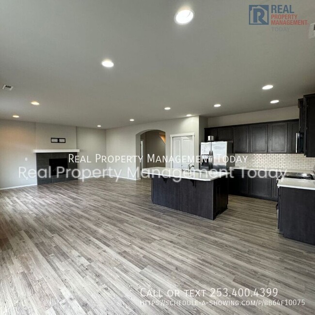 Foto del edificio - $300.00 MOVE IN SPECIAL!! Beautiful 5 Bedr...