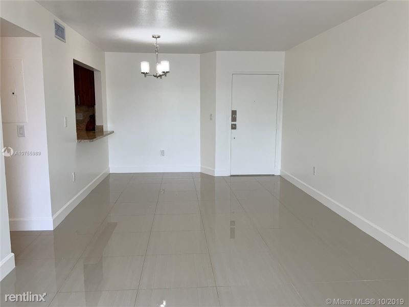 Foto principal - 8231 NW 8th St