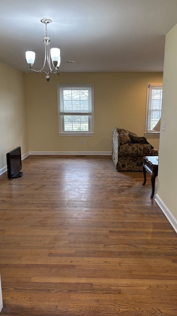 Building Photo - Large 4 Bedroom House in Quiet Country Setting