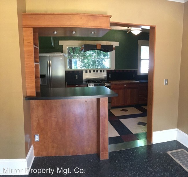 Foto del edificio - 3 br, 1 bath House - 833 NE Simpson St