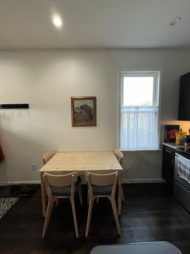Foto del edificio - 218-222 Harper Ave