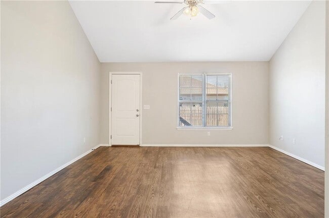 Foto del edificio - 103 Foxglove St