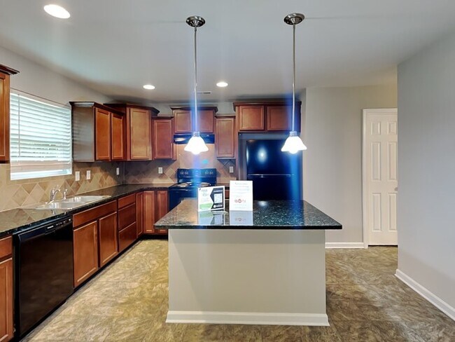 Building Photo - 1/2 off rent with October Move In!