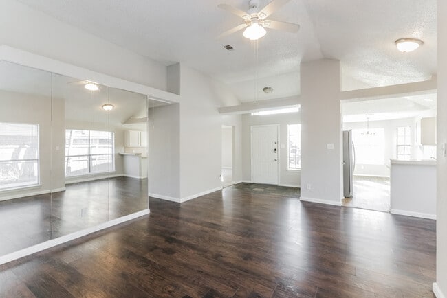 Foto del edificio - 1331 Glencliff Ct