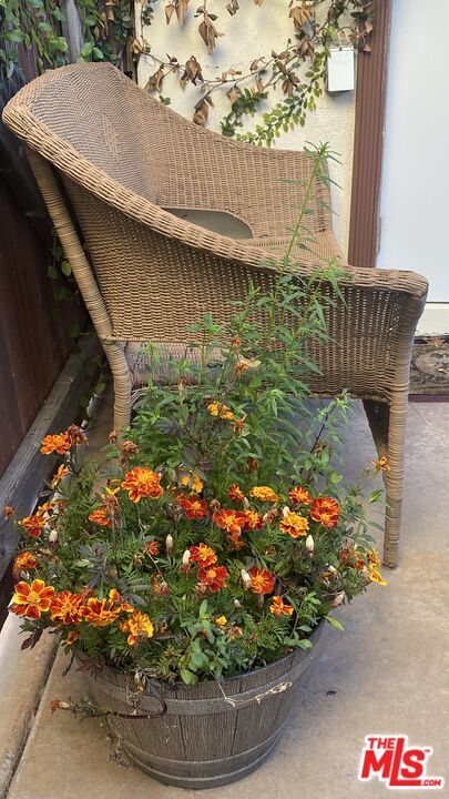 Foto principal - 6661 Lindenhurst Ave