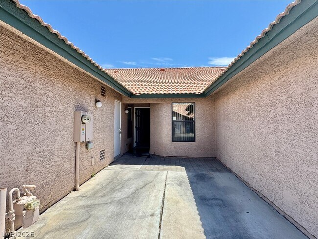 Building Photo - 304 Crosswind Way