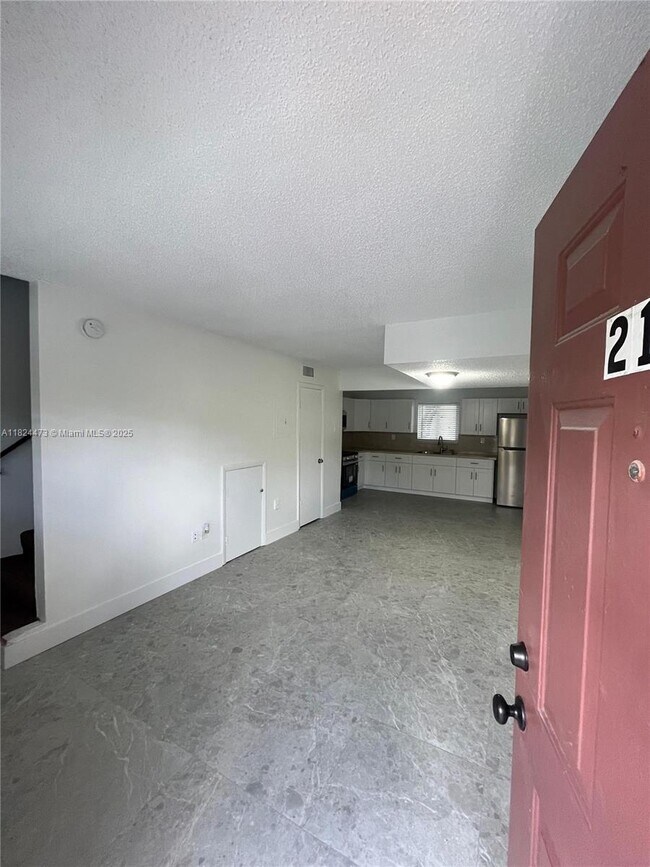 Building Photo - 1650 W 44th Pl