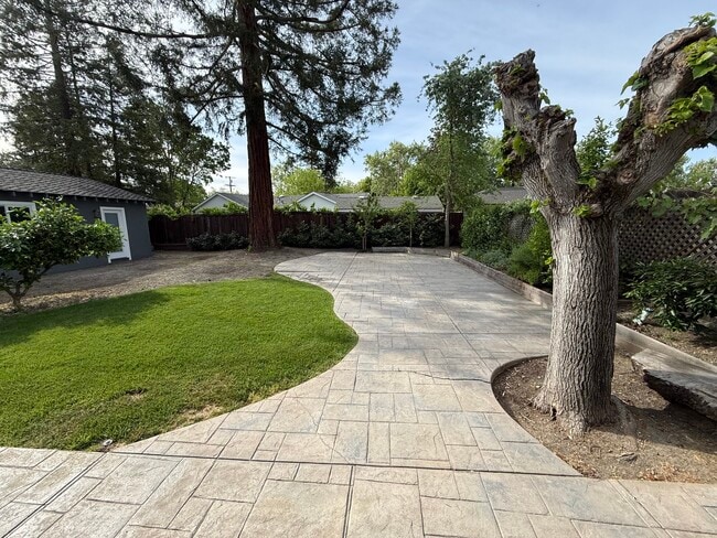 Foto del edificio - 3149 Rogers Ave