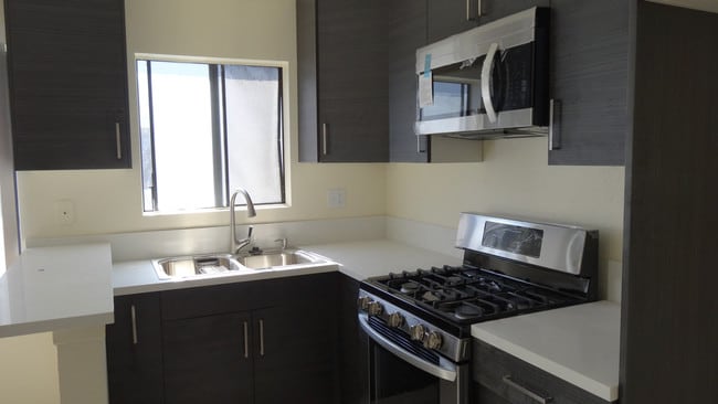 Building Photo - 518 Oak St