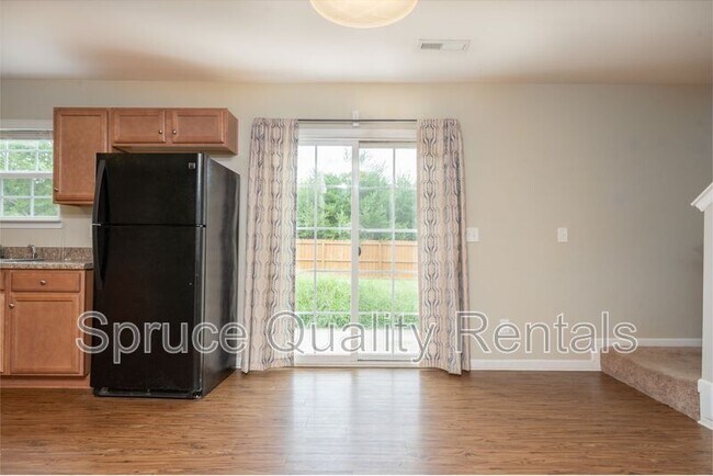 Building Photo - 326 Azalea Dr