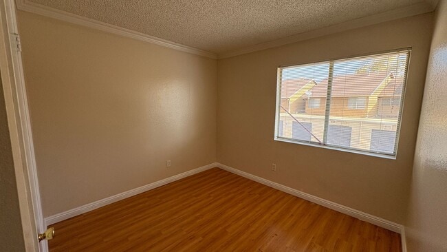 Building Photo - 3 Bedroom Condominium for Rent
