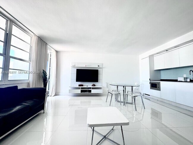 Foto del edificio - 100 Lincoln Rd