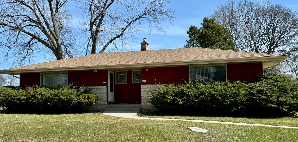 Foto principal - 2670 N 116th St