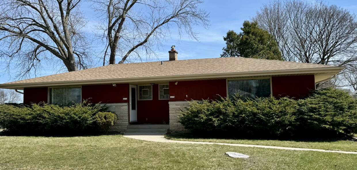 Primary Photo - 2670 N 116th St