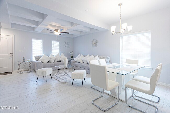 Foto del edificio - 546 Spanish Oak Dr