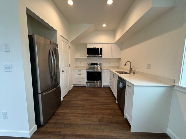 Building Photo - BH T 9520
