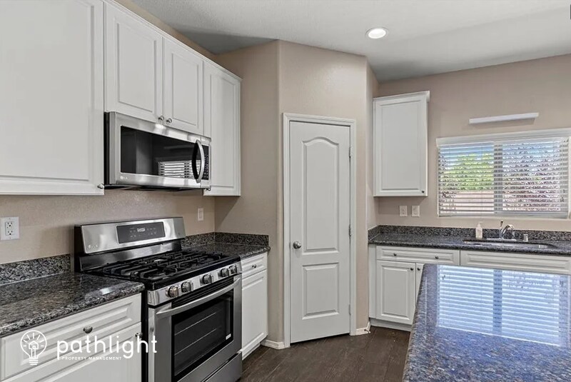 Building Photo - 7642 Albright Peak Dr