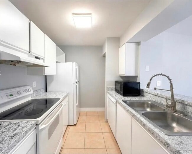 Building Photo - 150 Santa Clara Dr