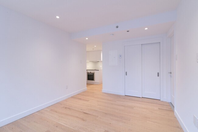 Building Photo - 3455 Rue Aylmer