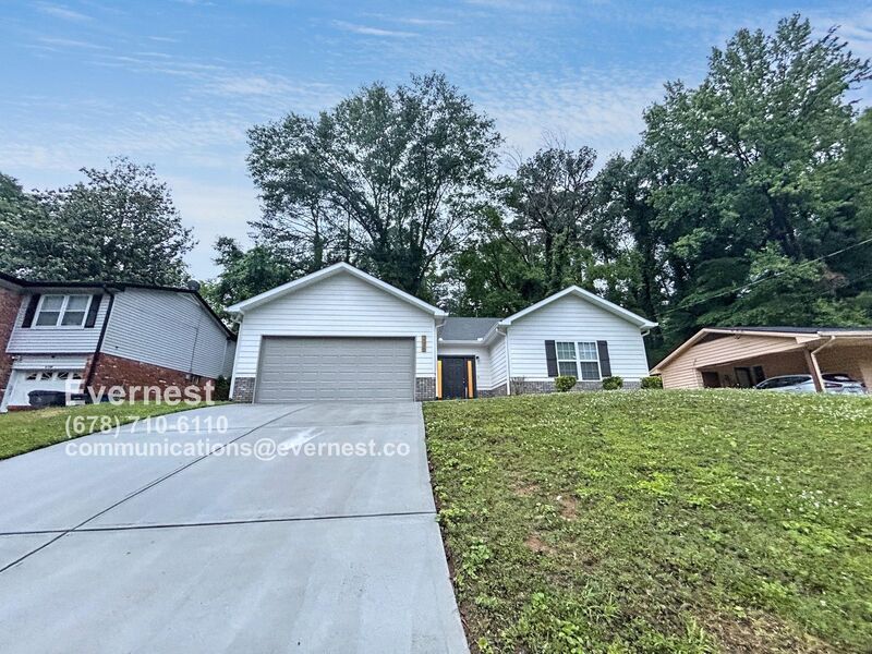 Primary Photo - 2935 Laurel Ln