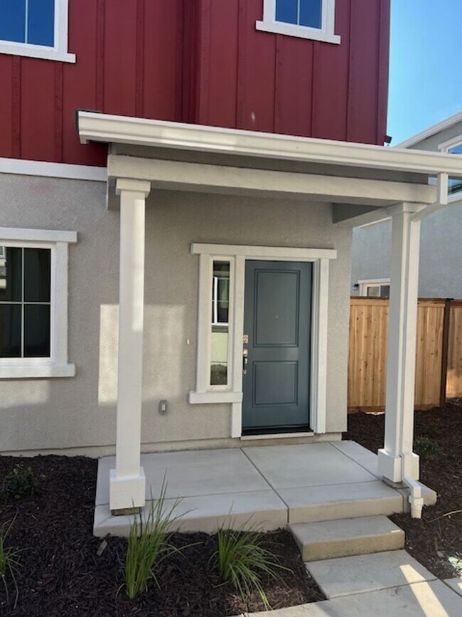 Foto del edificio - Brand New 3 Bedroom Home for Rent in Rosev...