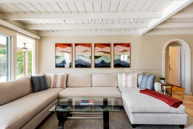 Building Photo - Movie Colony Oasis - Peaceful, Walk to Dow...