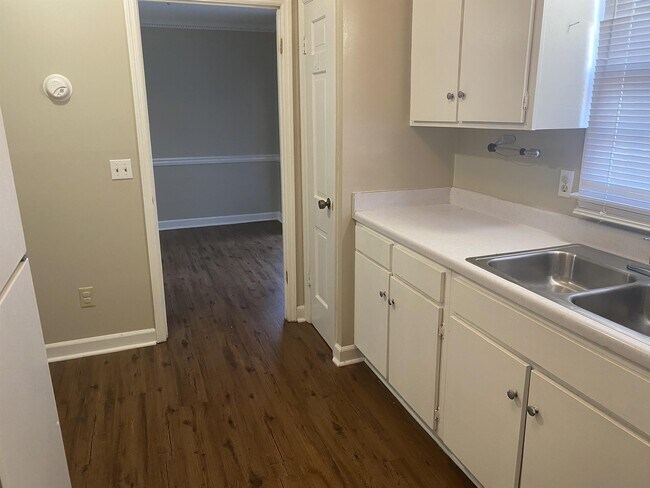 Foto del edificio - 7602 Hunt Club Rd