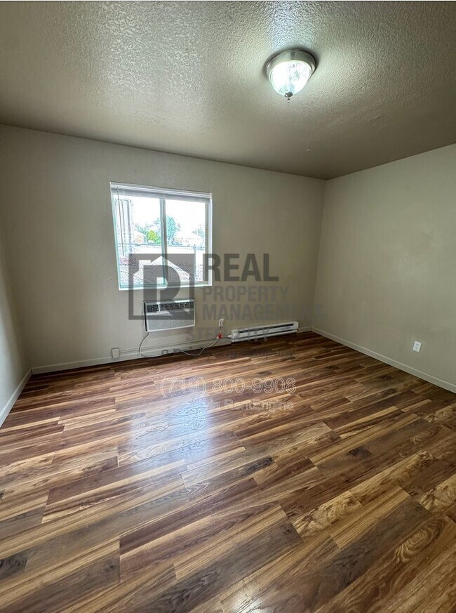 Foto del edificio - 1717 Oakshire Ln