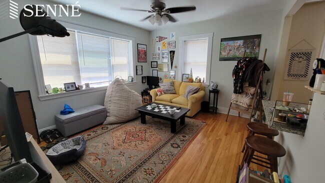 Foto del edificio - 6 Sherborn Ct
