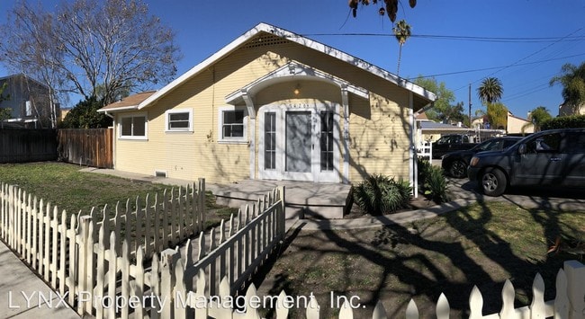 Building Photo - 1424 Gillespie St
