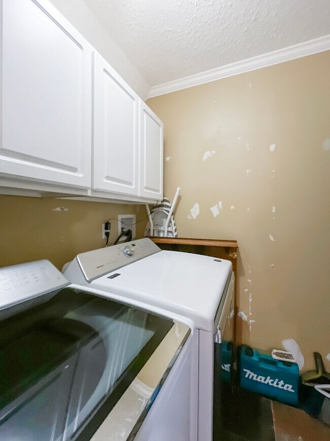 Foto del edificio - On Bus Route! 2bed/2.5 Bath, Sunny Town House!