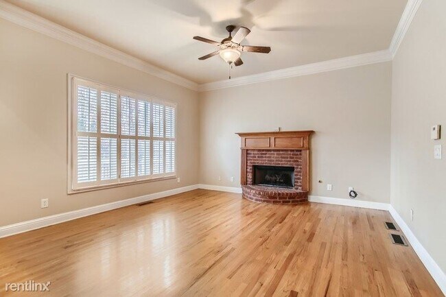 Foto del edificio - 5 br, 4.5 bath House - 295 Langshire Dr UNIT