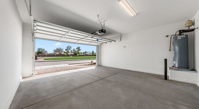 Foto del edificio - Now Available! Brand New 4 Bedroom Home! N...