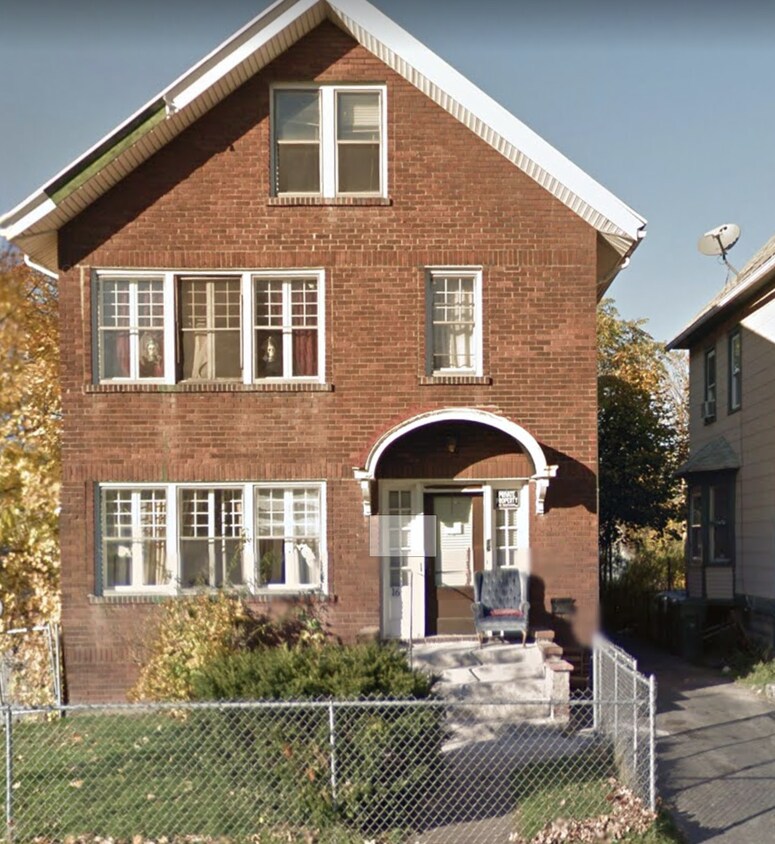 Primary Photo - 16 Farbridge St