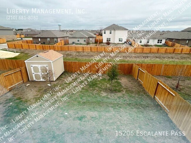 Building Photo - 5 Bedroom 2.5 Bath 2544 sq ft Home on a Gr...