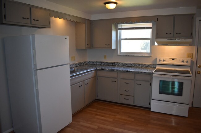 Foto del edificio - 5670-5676 Ironwood Ct