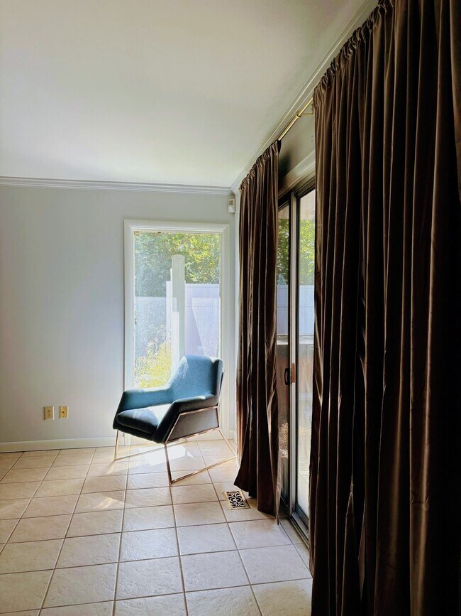 Foto del edificio - 550 Valewood Ln